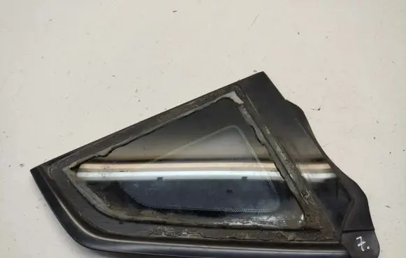 Nissan 370Z Rear side window 43R005165