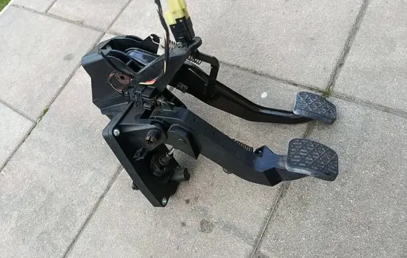 Mercedes-Benz A W169 Pedal assembly A1692906101 A1692900416