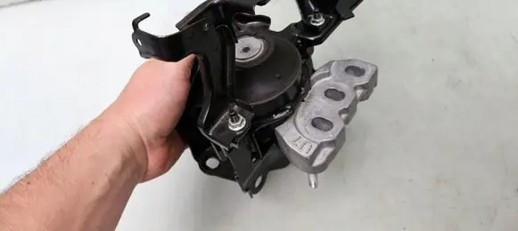 Mazda 2 Gearbox mounting bracket 