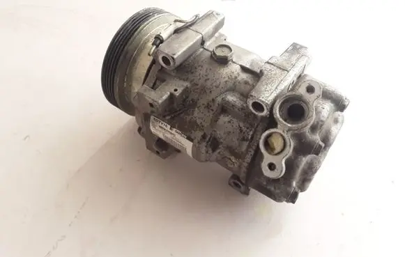 Dacia Sandero Air conditioning (A/C) compressor (pump) 8200866441