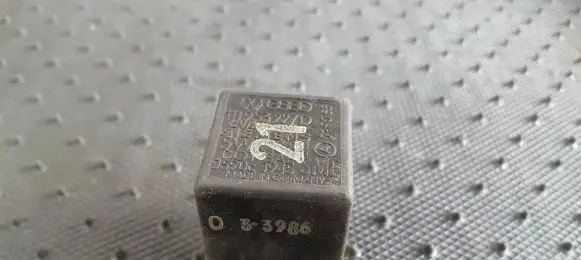 Volkswagen Golf III Other relay 111953227D 5WK1684
