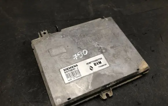 Renault Megane II Engine control unit/module HOM7700851755 S101728101C