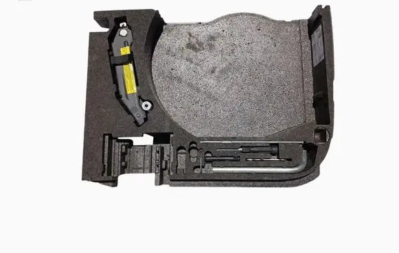 Audi TT TTS Mk2 Tool set 8J0864501F