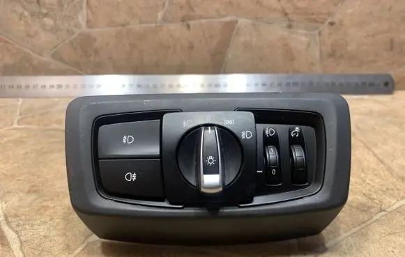 BMW 2 F46 Light switch 9311729
