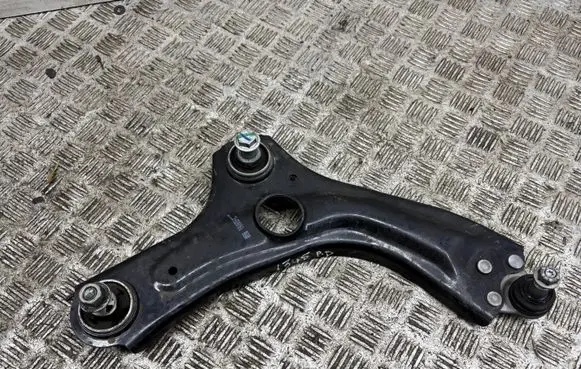 Nissan Juke II F16 Front lower control arm/wishbone 99695908C