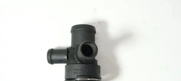 Audi A4 S4 B8 8K Engine coolant pipe/hose 8K0122293B