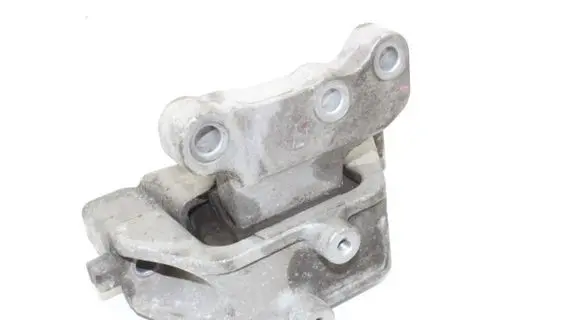 Mitsubishi Outlander Engine mount bracket