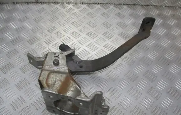Chevrolet Aveo Clutch pedal 