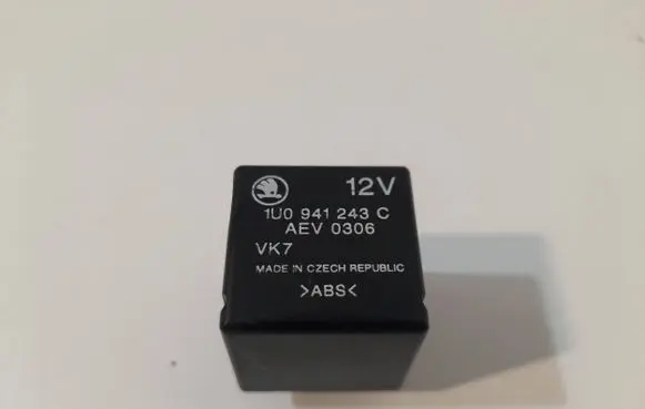 Skoda Octavia Mk1 (1U) Other relay 1U941243C