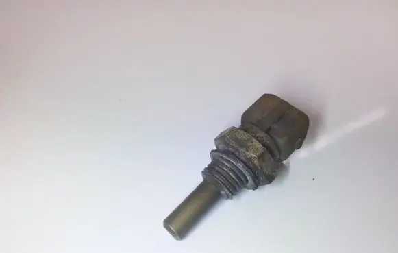 BMW 5 E28 Coolant temperature sensor 0280130023