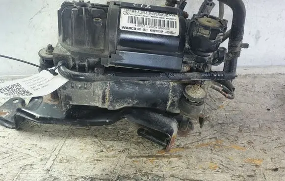 Mercedes-Benz CLS C219 Air suspension compressor/pump 2113200304 A2113201843
