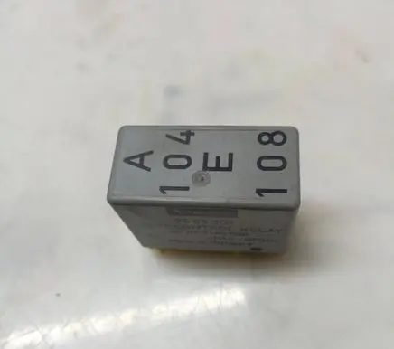 Volvo V70 Light relay 9483309 895185000
