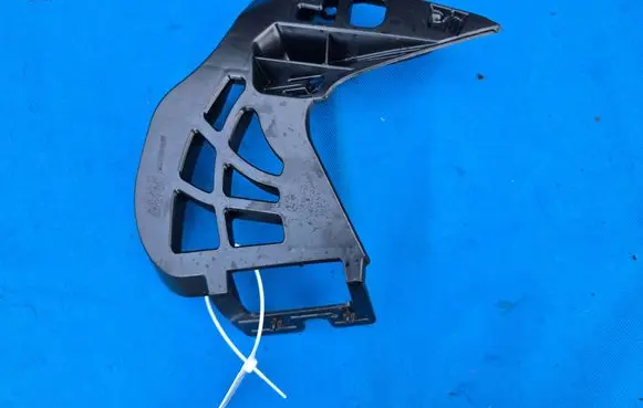 BMW 5 G30 G31 G38 Front bumper mounting bracket
