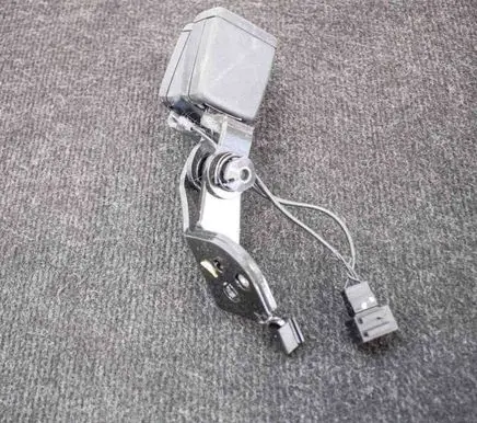 Middle seatbelt buckle (rear)