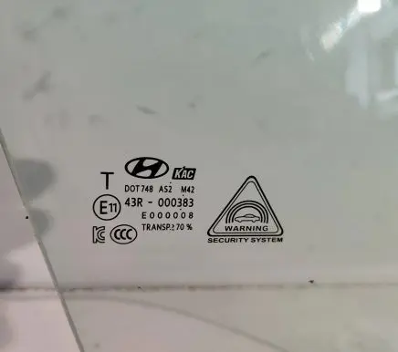 Hyundai Ioniq Front door window glass four-door