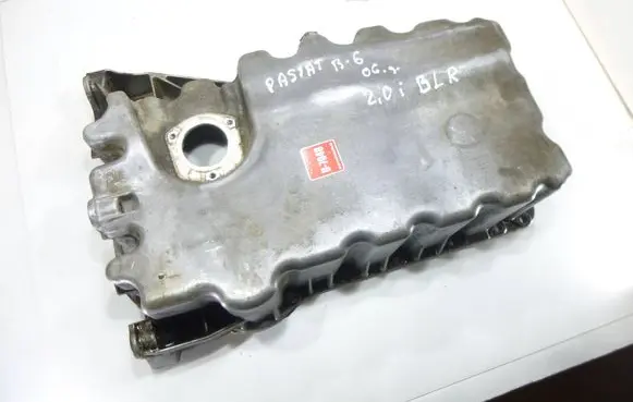Volkswagen PASSAT B6 Oil sump 06F103603