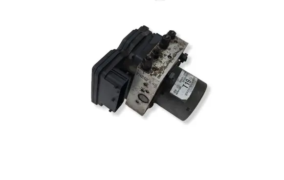 Hyundai Santa Fe ABS Pump 589202W980