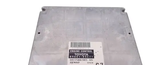 Toyota Avensis T250 Engine control unit/module 8966105C71 1758009411 MB1758009411