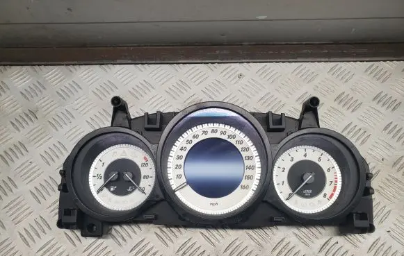 Mercedes-Benz E C207 W207 Speedometer (instrument cluster) A2129000925