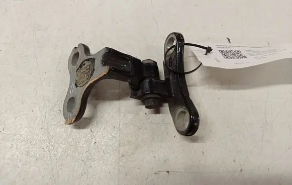 Volvo V50 Front door upper hinge