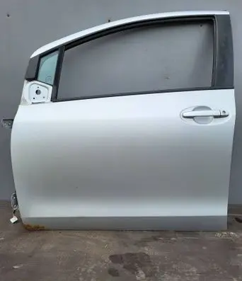 Toyota Yaris Front door 670020D170
