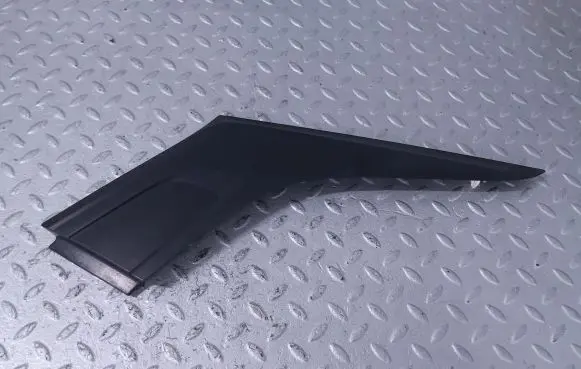 Fender trim (molding)