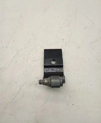 BMW X5 F15 Front door lower hinge 7325054