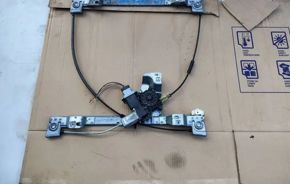 Mercedes-Benz Citan W415 Front window lifting mechanism without motor 