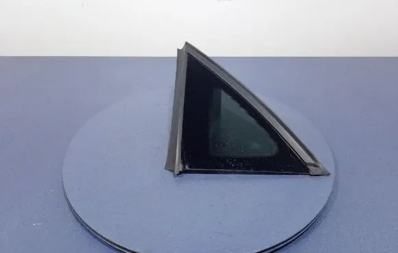 Renault Captur Rear side window 833003993R