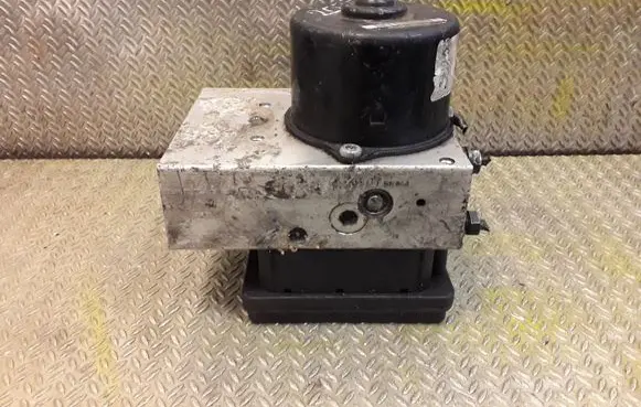 Mercedes-Benz C W203 ABS Pump 0064310812 0365454032