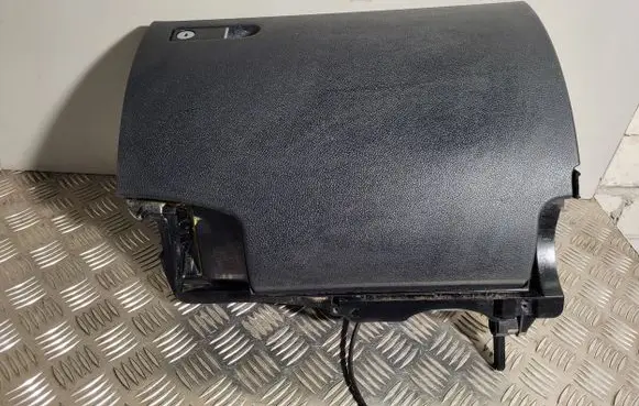 Glove box