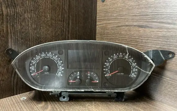 Iveco Daily 4th gen Speedometer (instrument cluster) 69500156 503001480100
