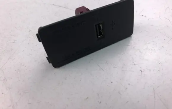 Volvo XC90 USB socket connector 31389705