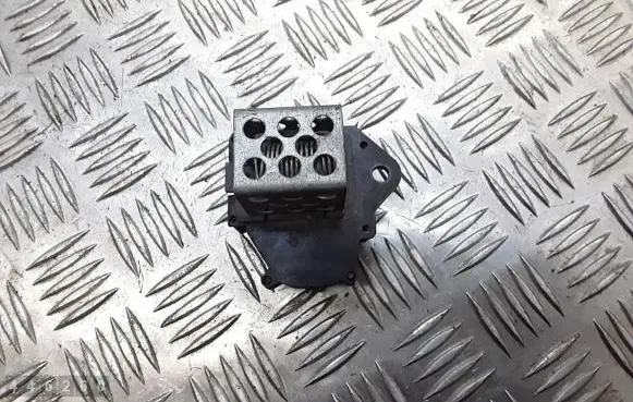 Peugeot 308 Coolant fan relay 9662240180