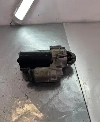 BMW 5 F10 F11 Starter motor 8570383 0001148010 20120812