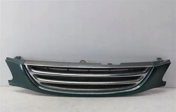 Toyota Avensis T220 Front bumper upper radiator grill 