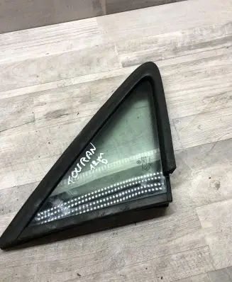 Volkswagen Touran II Front triangle window/glass 43R00048 E000255 DOT24M68AS2