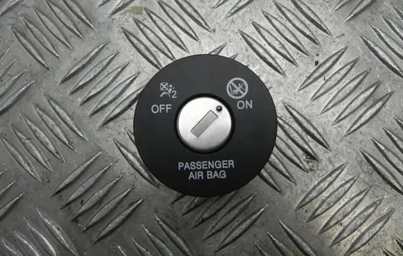 Hyundai Kona I Passenger airbag on/off switch 20200505 T9215