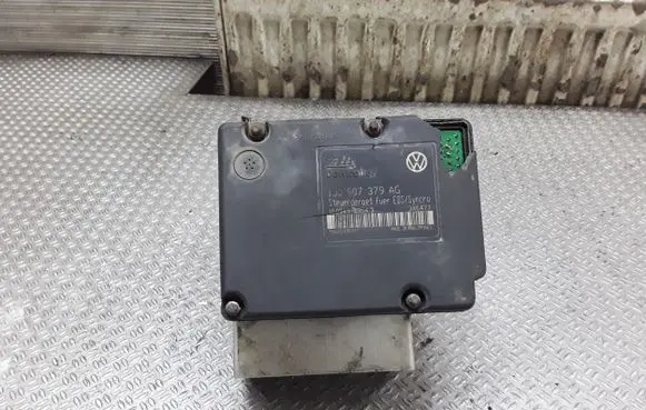 Volkswagen Golf IV ABS Pump 1J0907379AG 1J0614217F