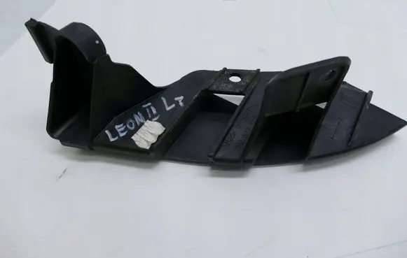 Seat Leon (1P) Bumper support mounting bracket corner 1P0807377