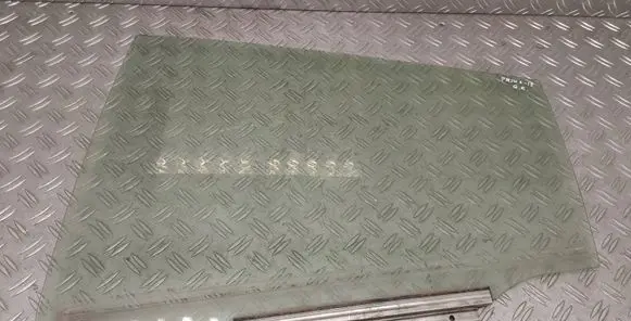 Rear door window glass