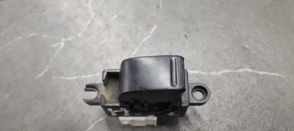 Nissan Almera Tino Quarter vent window switch 
