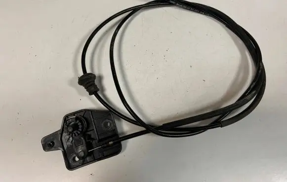 Engine bonnet/hood lock release cable