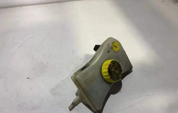 Volkswagen PASSAT B5.5 Brake fluid reservoir 8E0611301E
