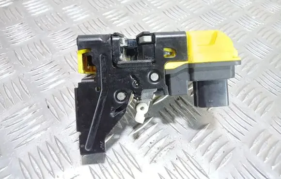 Volvo XC90 Front door lock 30663041