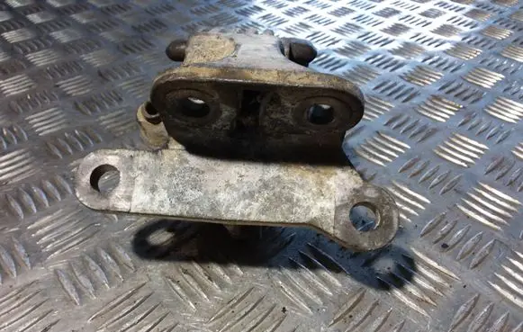 Ford Fiesta Engine mount bracket 96FB7M121AJ