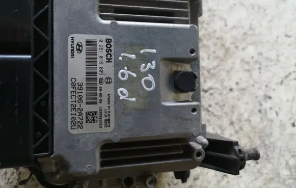 Hyundai i30 Engine control unit/module 391062A722