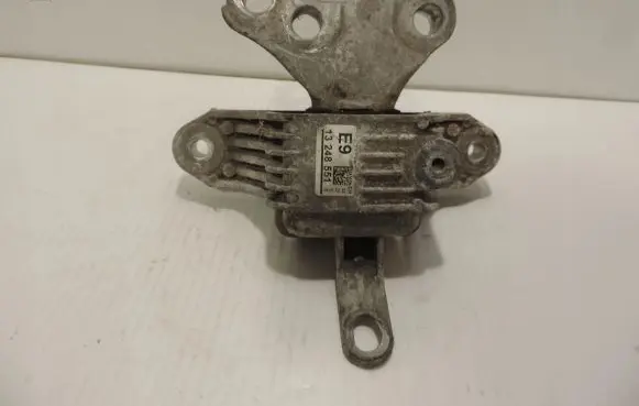 Opel Zafira C Gearbox mounting bracket 13248551