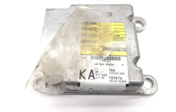 Toyota Avensis T270 Airbag control unit/module 8917005250