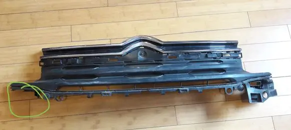 Citroen C5 Aircross Front bumper upper radiator grill 9825347677